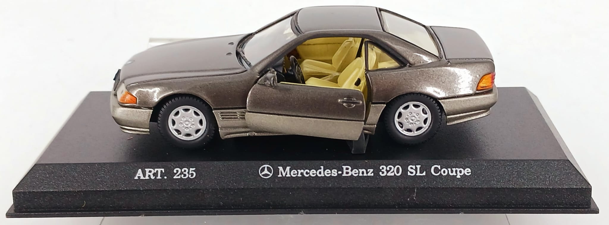 Mercedes-Benz 320 SL Coupe 1/43