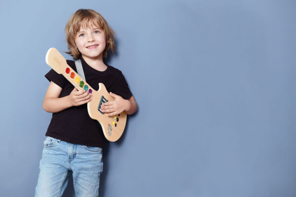 prima chitarra elettrica in legno