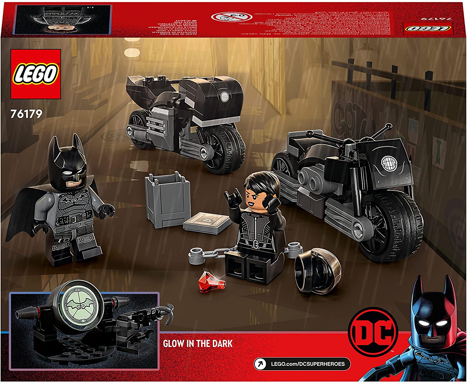 Inseguimento sulla moto di Batman e Selina Kyle