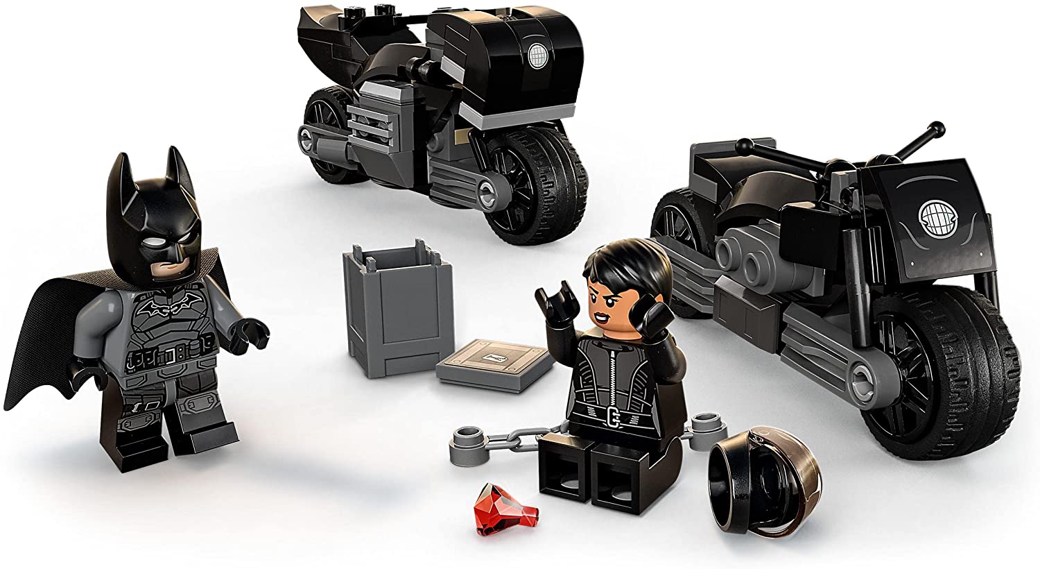 Inseguimento sulla moto di Batman e Selina Kyle