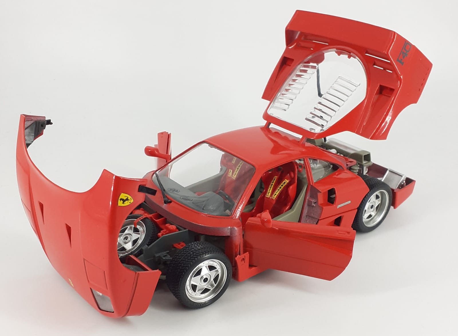 Ferrari F40 (1987) scala 1/18 Bburago