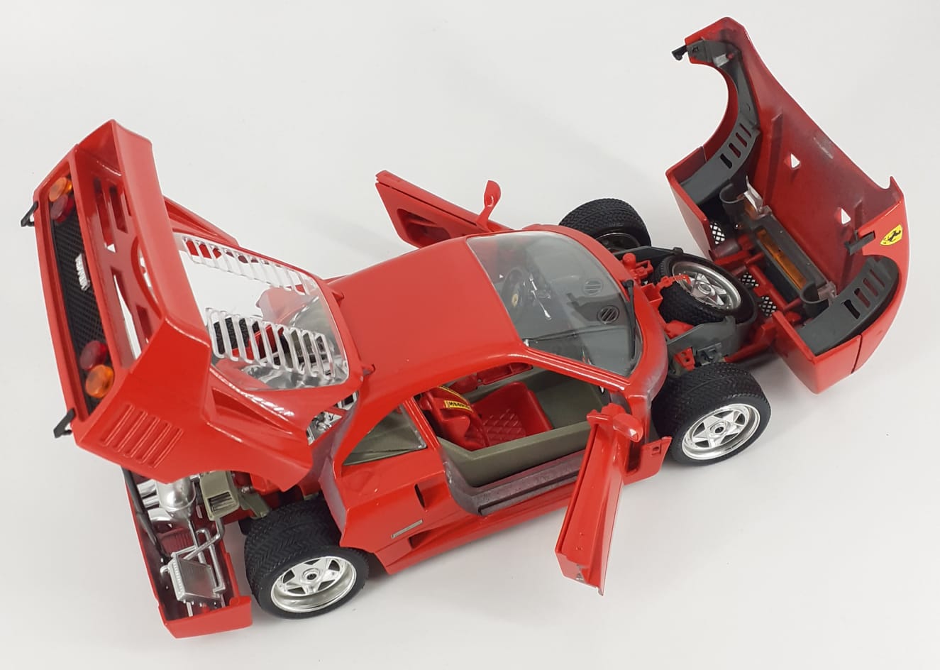 Ferrari F40 (1987) scala 1/18 Bburago
