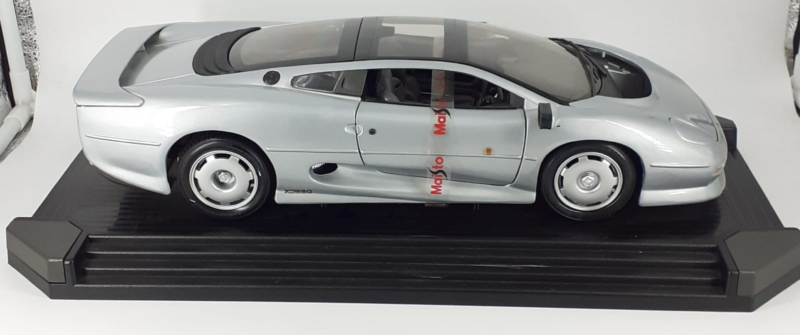 jaguar xj220 1/12