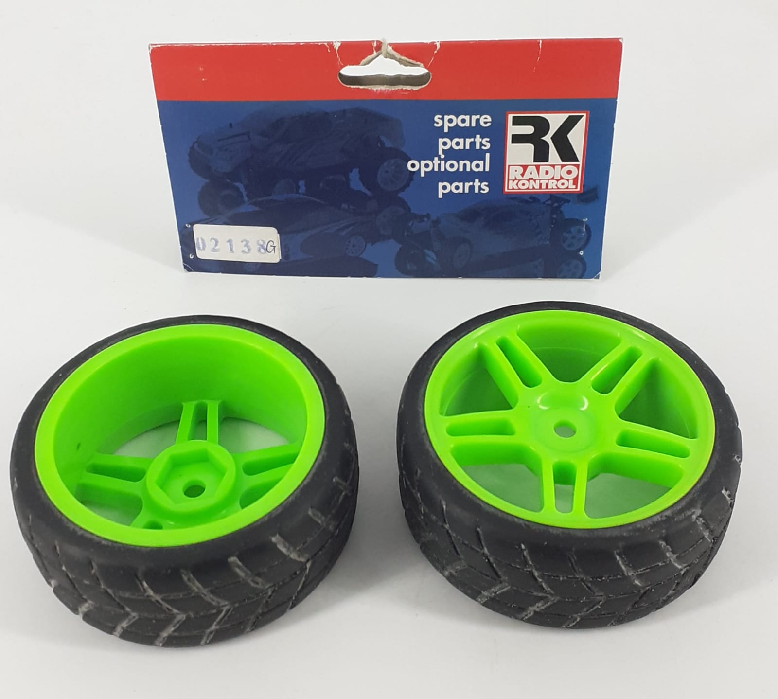 coppia cerchi e gomme stradali scolpite 1/16 RK