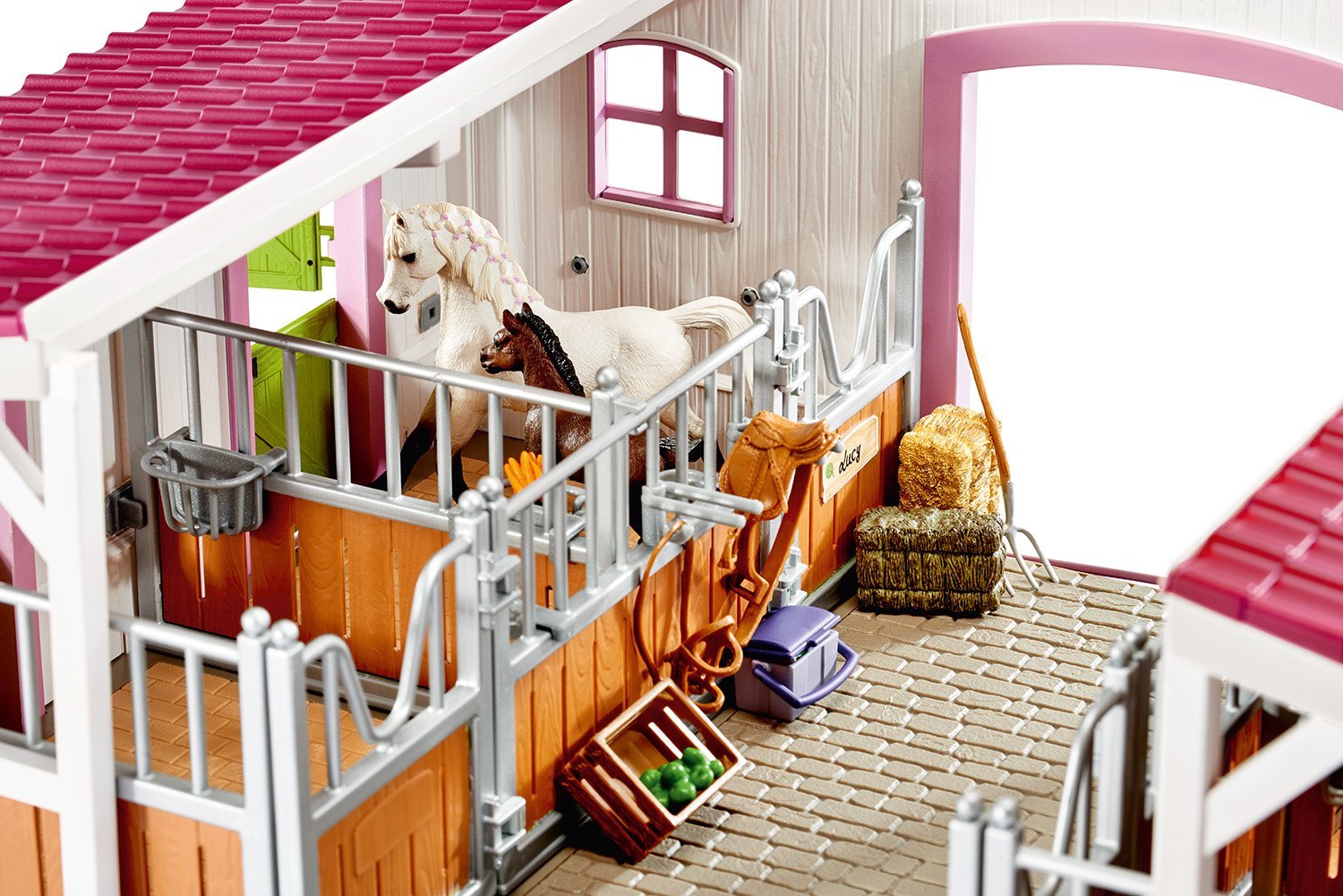 Centro equitazione con cavalli e accessori