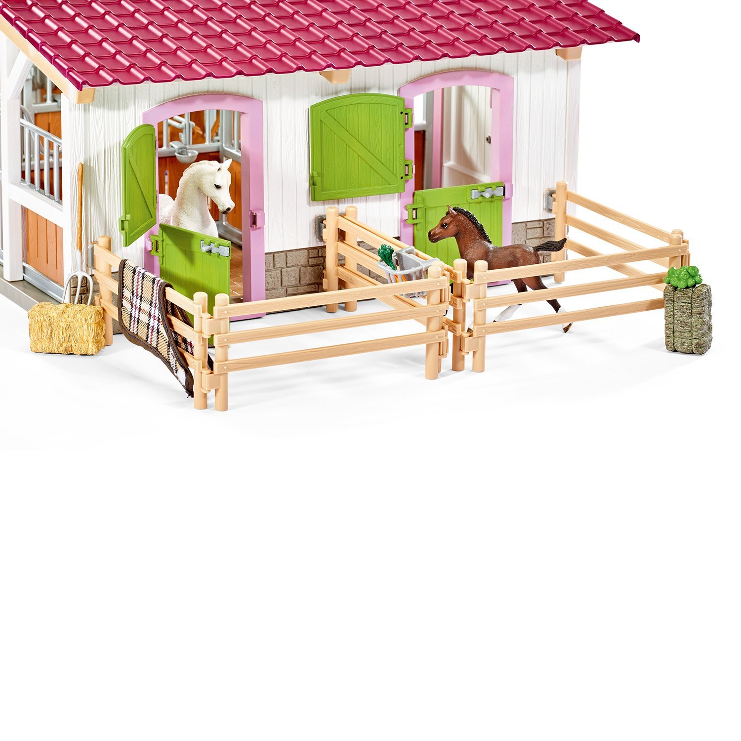 Centro equitazione con cavalli e accessori