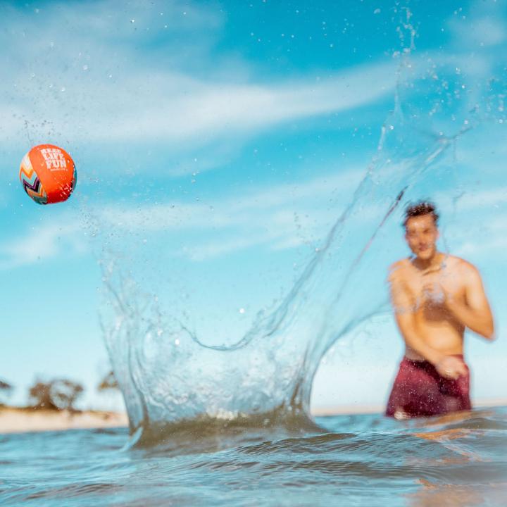 Waboba Extreme ball bounces on water