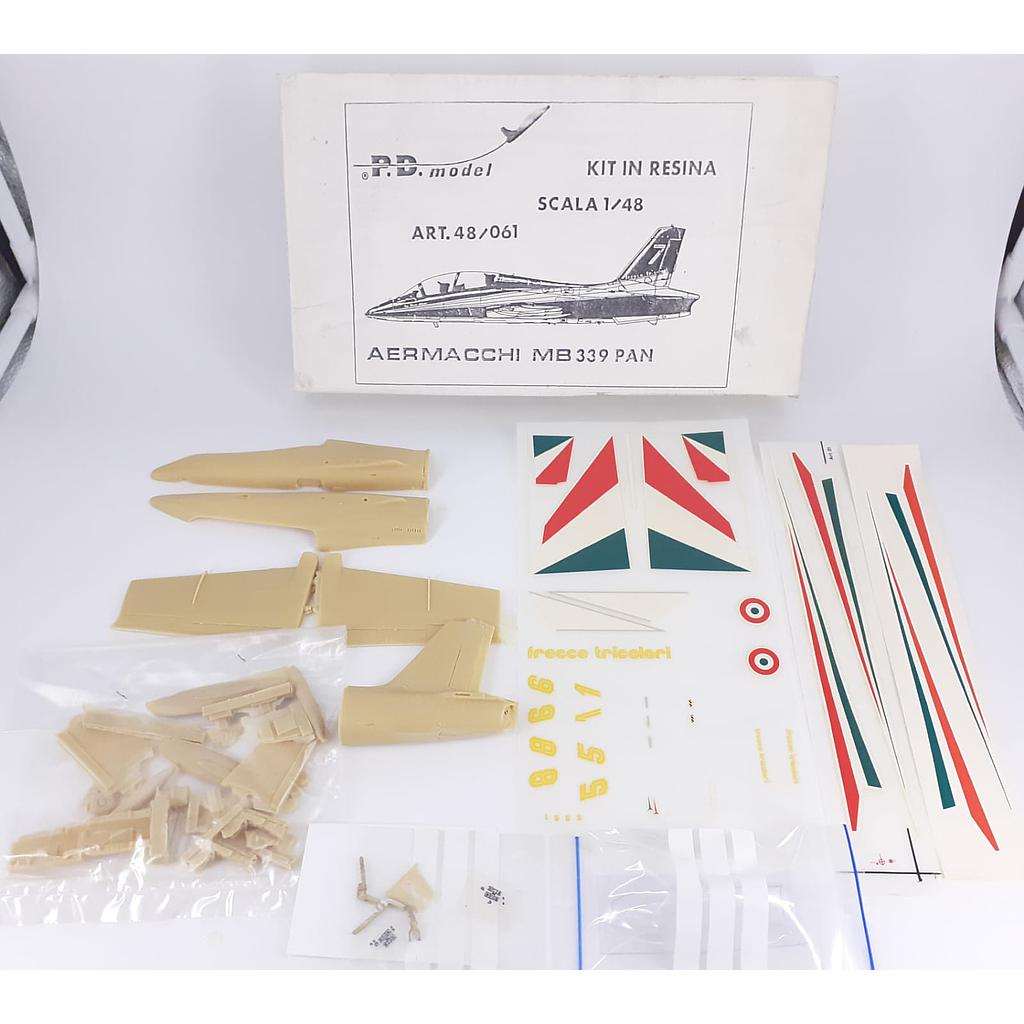 Aermacchi MB339 pan frecce tricolori 1/48 kit in resina
