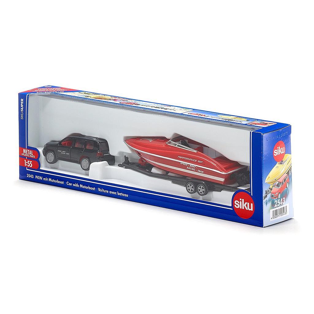 auto con motoscafo a rimorchio