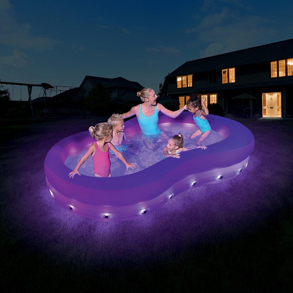 piscina con luce led