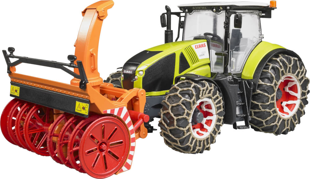 Trattore Claas Axion 950 con catene da neve e spazzaneve