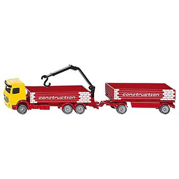 Camion con rimorchio e gru