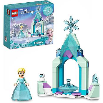 Il cortile del castello di Elsa