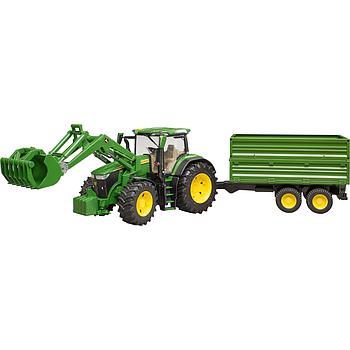 Trattore John Deere con benna e rimorchio